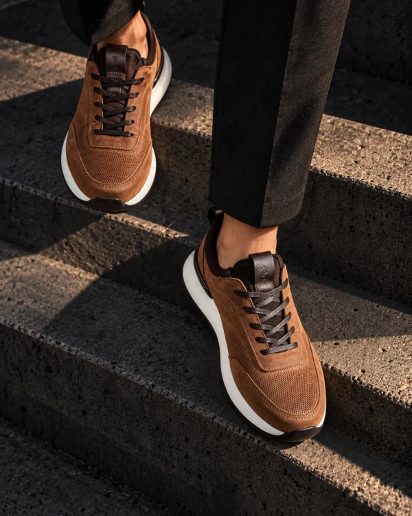 Tenis 3050 Runner Cartier Crema — Descenso cenital