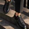 Tenis 3355 Eva Runner Negro con Verde — exterior en clave baja 2 Tenis 3355 Eva Runner Negro con Verde — Descenso cenital