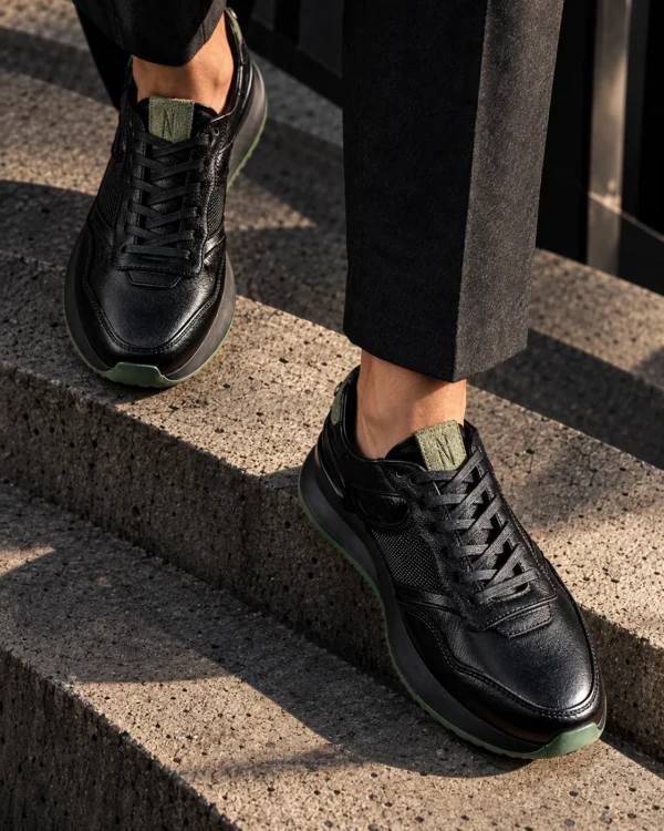 Tenis 3355 Eva Runner Negro con Verde — exterior en clave baja 2 Tenis 3355 Eva Runner Negro con Verde — Descenso cenital